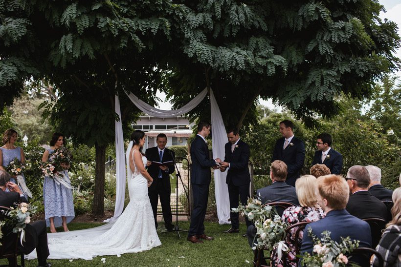 Garden Wedding Couple Photography Ideas