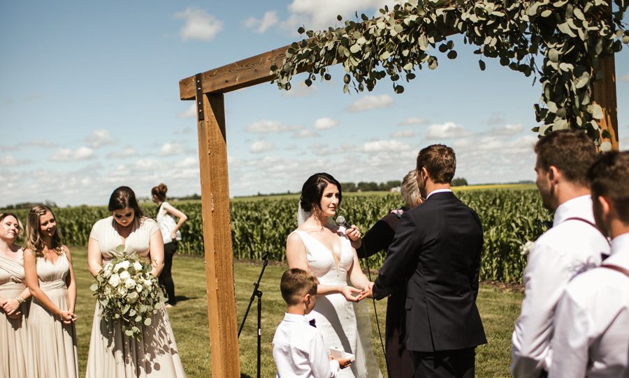 Barn Wedding Couple Photography Ideas