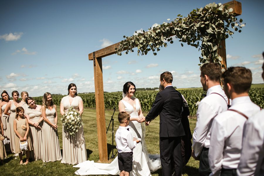 Barn Wedding Couple Photography Ideas