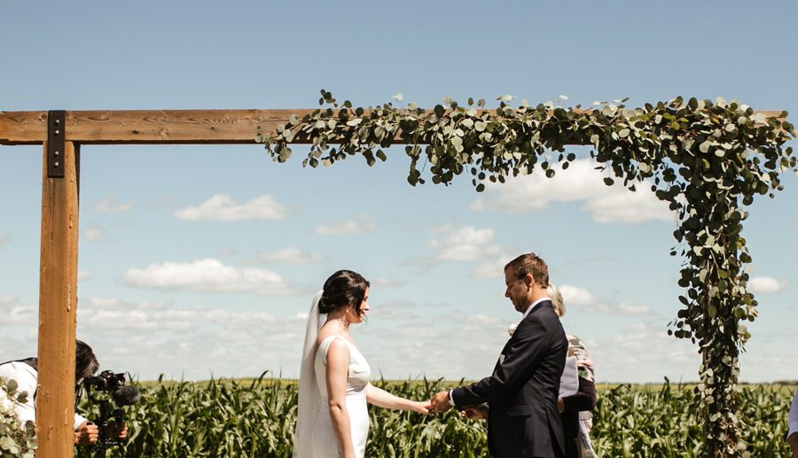 Barn Wedding Couple Photography Ideas