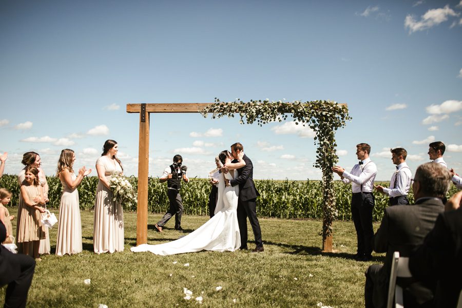 Barn Wedding Couple Photography Ideas