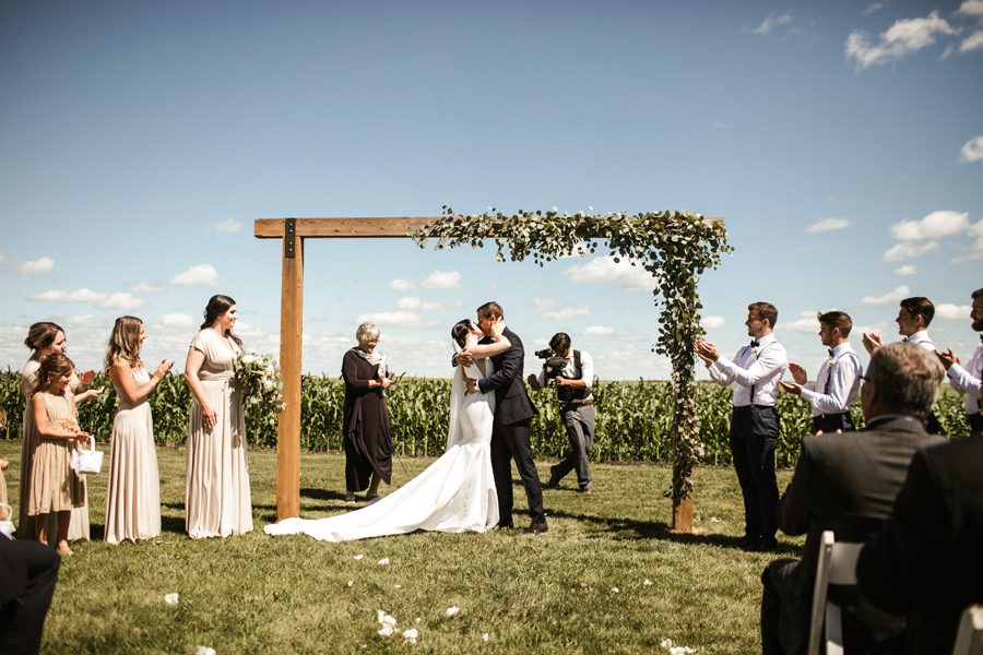 Barn Wedding Couple Photography Ideas