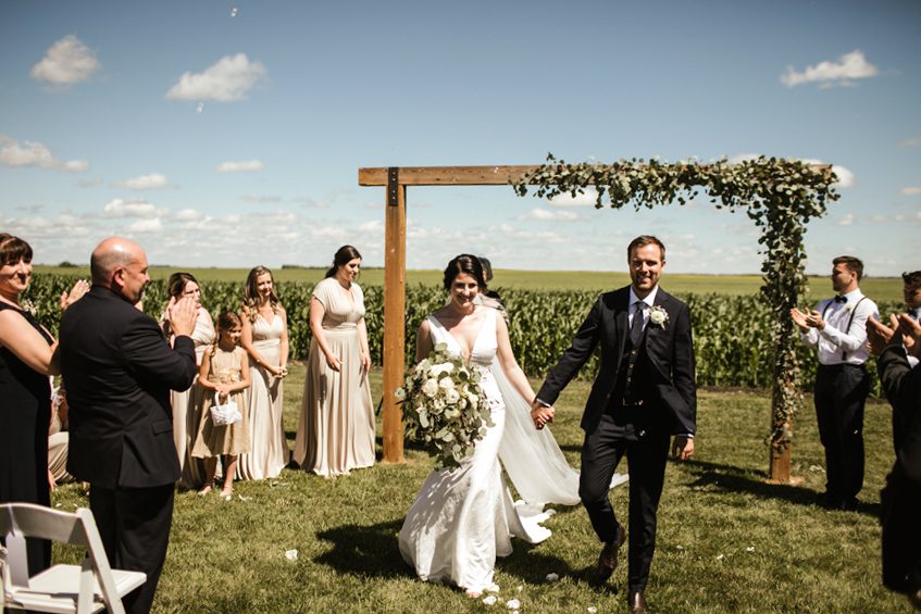 Barn Wedding Couple Photographs Ideas