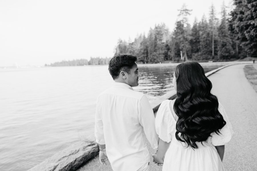 Stanley Park Engagement Couple Beach Photoshoot